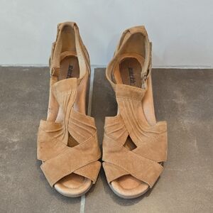 Earth Women's Brown Suede Sandals